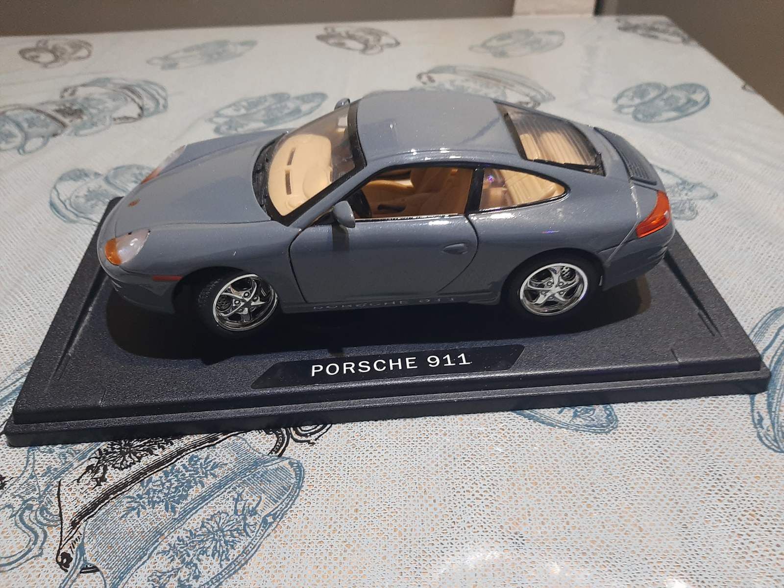 Продам модель  Porsche 911