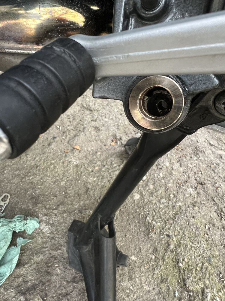 Tuleje z kołnierzem stopki bocznej BMW R 1200 GS
