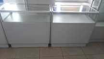 Witryna/regał sklepowy aluminiowy przeszklany