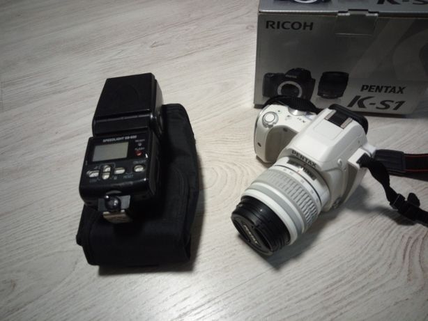 Зеркальный фотоаппарат Pentax K-S1 плюс вспышка Nikon sb-600