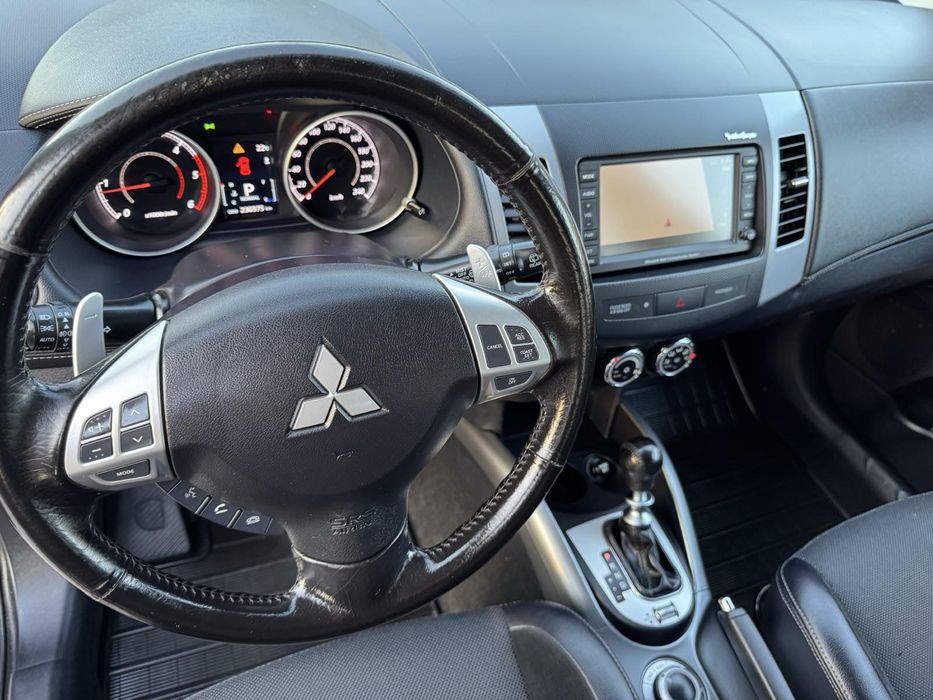 Mitsubishi Outlander 2011