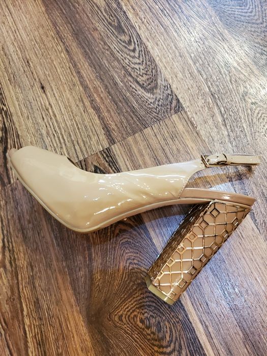 Продам туфли на каблуке