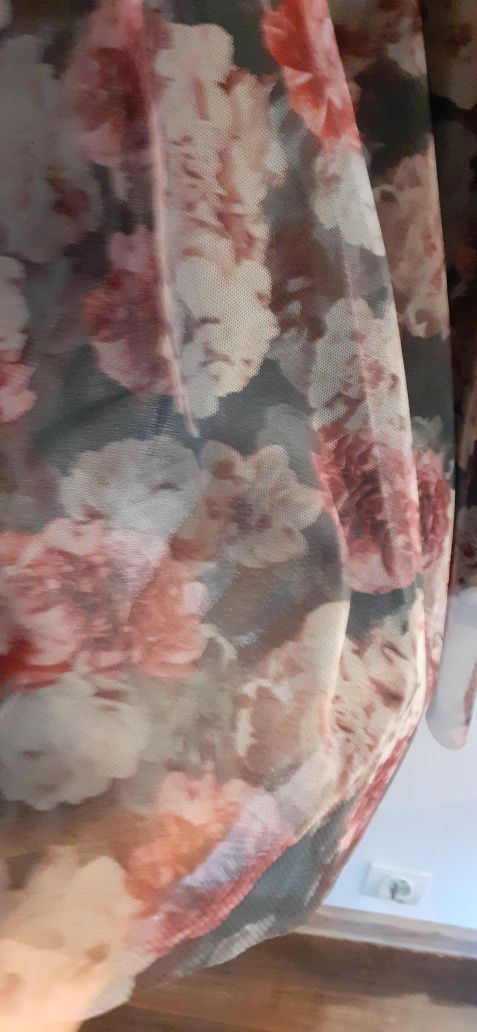 Rozkloszowana spódnica tiulowa, kwiatowy wzór
