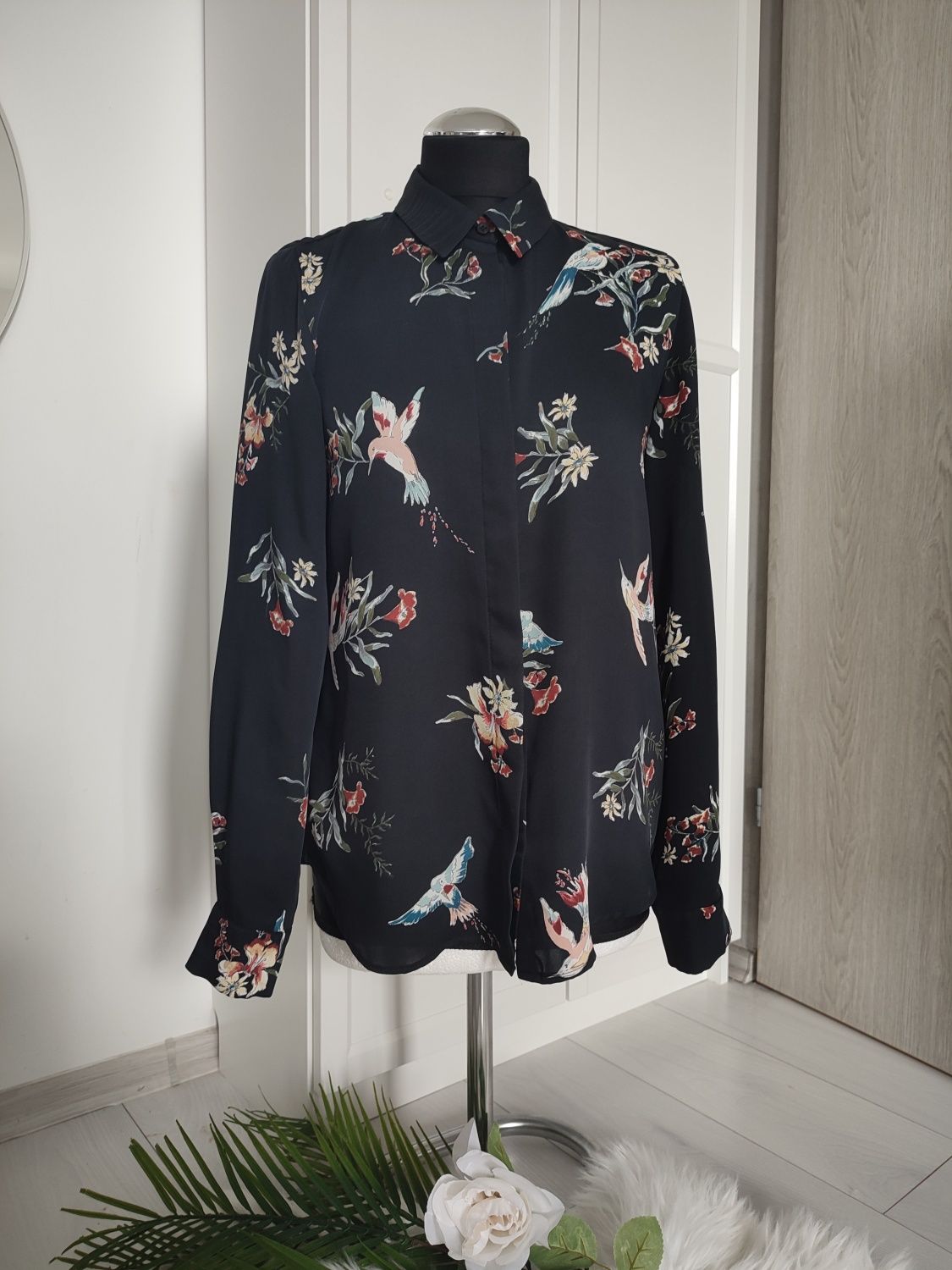 H&M koszula damska czarna długa we wzory ptaki i kwiaty rozmiar 34/36