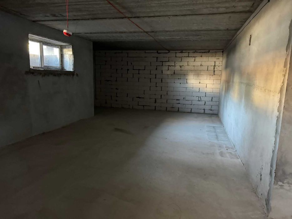 Приміщення в Центрі цокольний поверх.