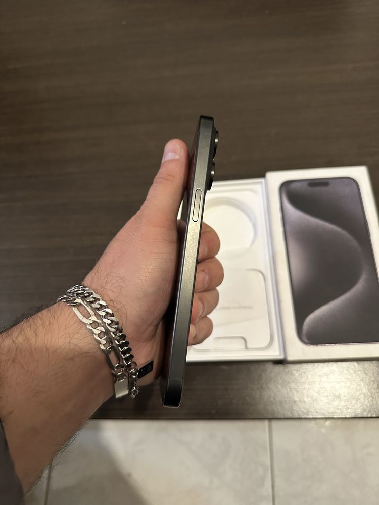 iPhone 15 pro Max como novo. Com garantia