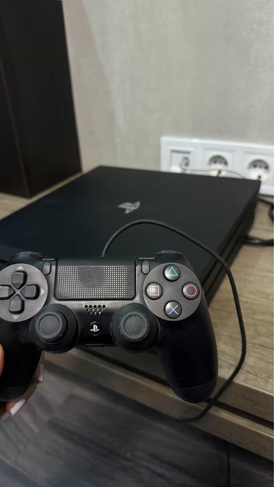 Продам PlayStation4 ідеальний стан