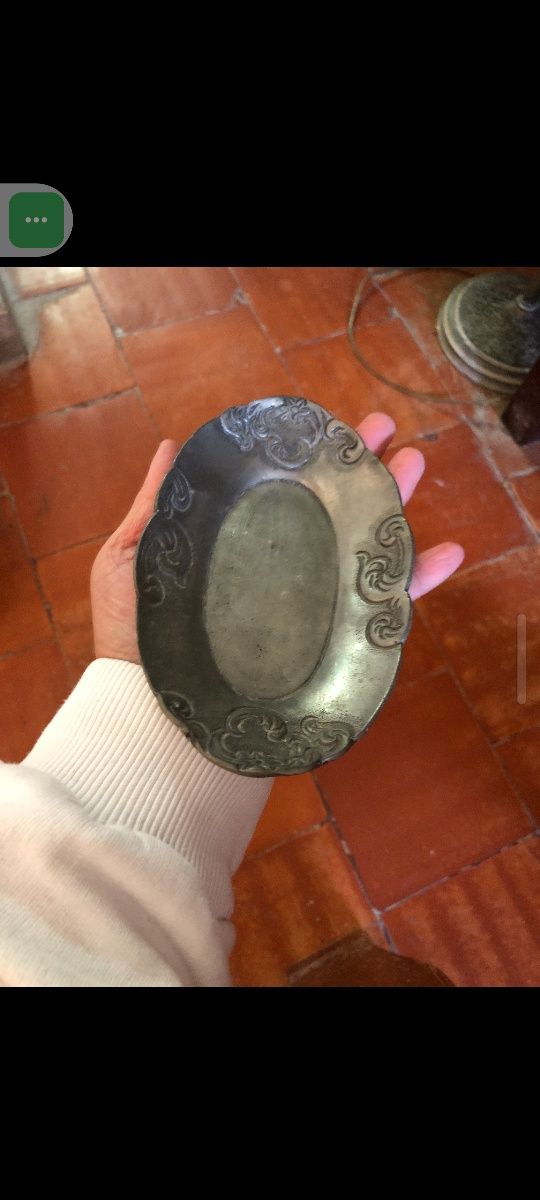 Peça em estanho, travessa pequena