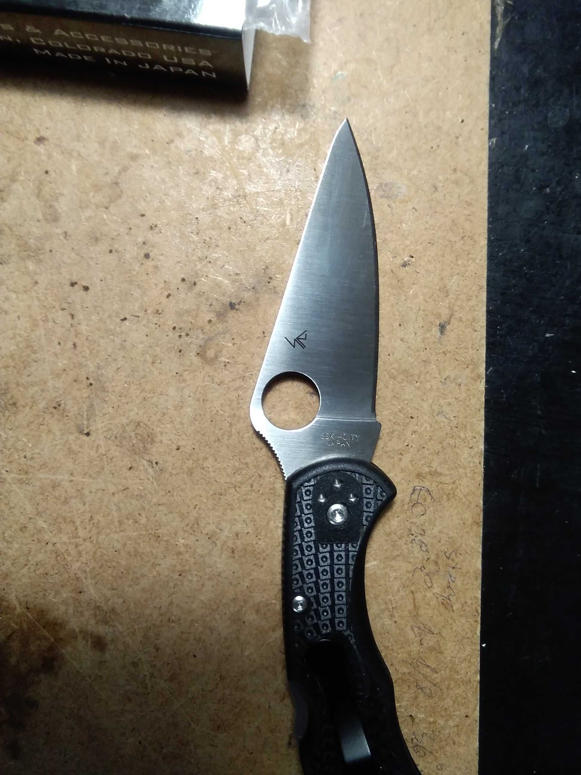 Nóż Spyderco Delica