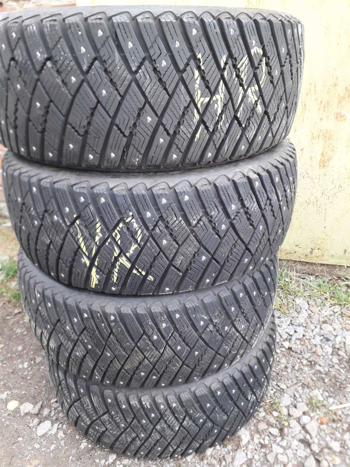 Шипована резинa 225/55R16