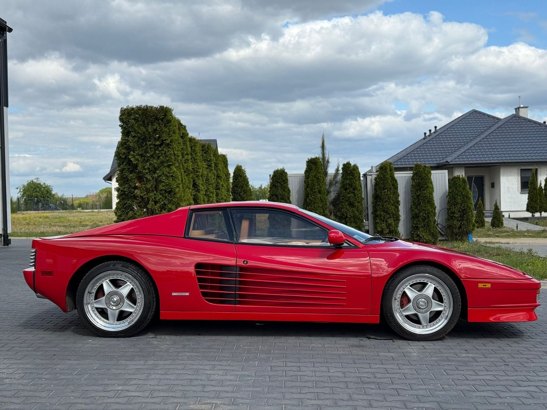 Ferrari Testarossa Ferrari Testarossa 1987 Oryginalny stan Pali jeździ V12