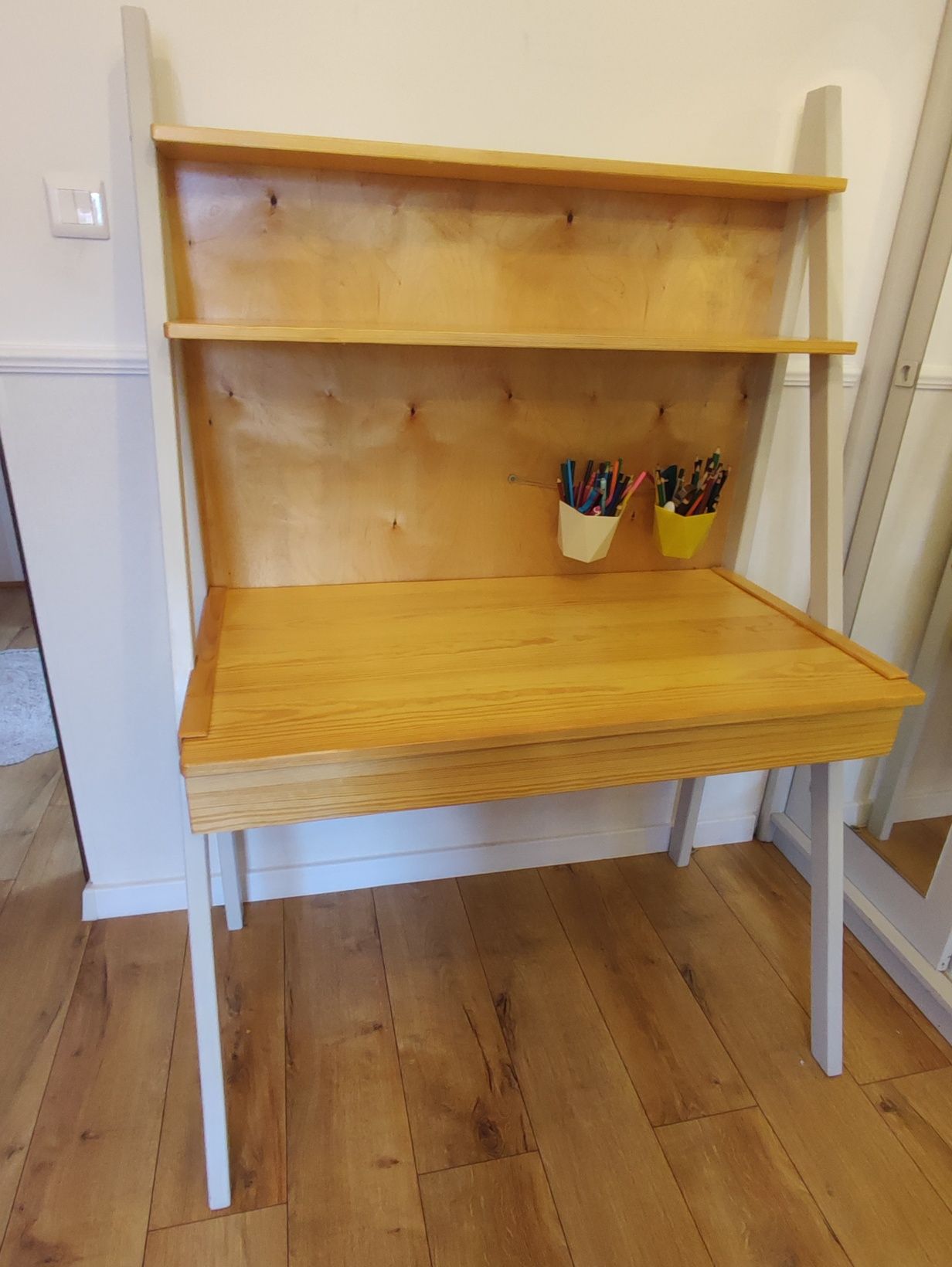 Biurko, biurko tipi, biurko w stylu skandynawskim, biurko drewniane