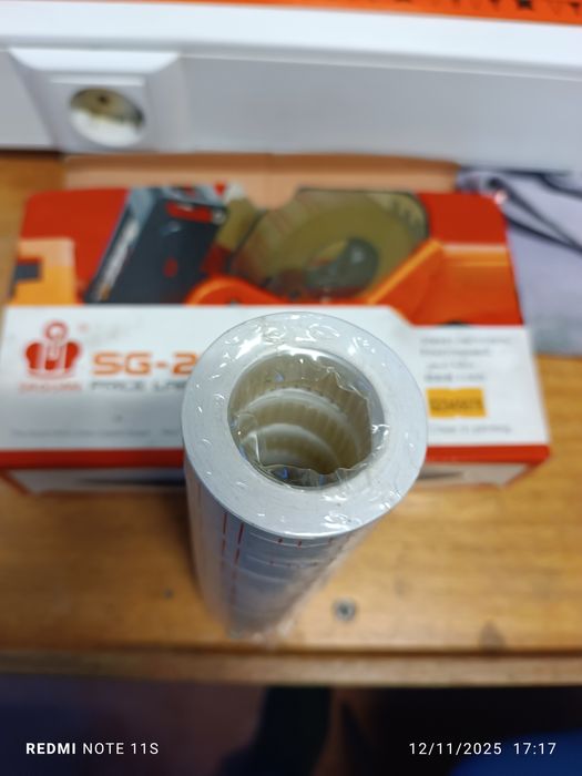 Máquina de colocar preços com etiquetas