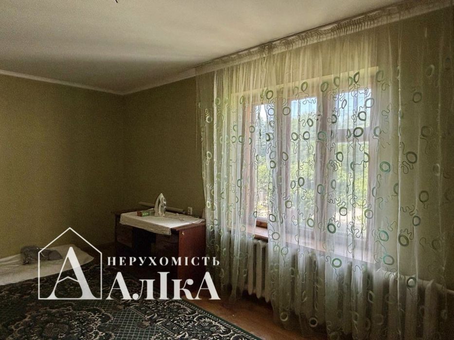 Продам 2-поверховий будинок в хорошій локації