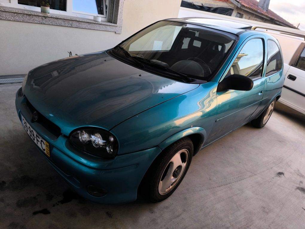 Opel corsa b ( com avaria )