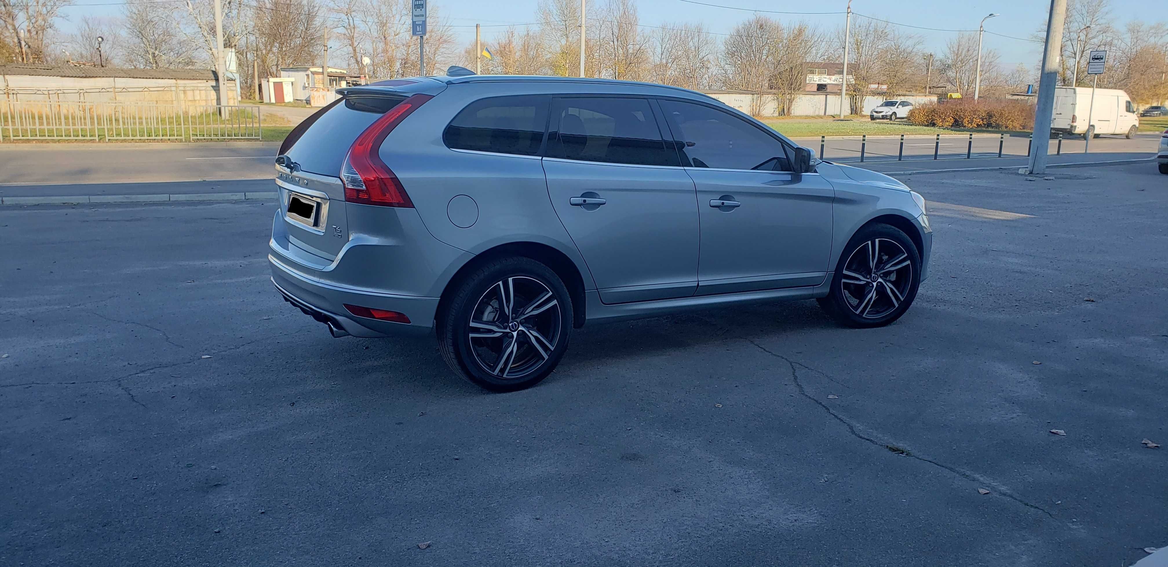 Продам Volvo XC60 R-Design 2.0литра T6 306л.с.