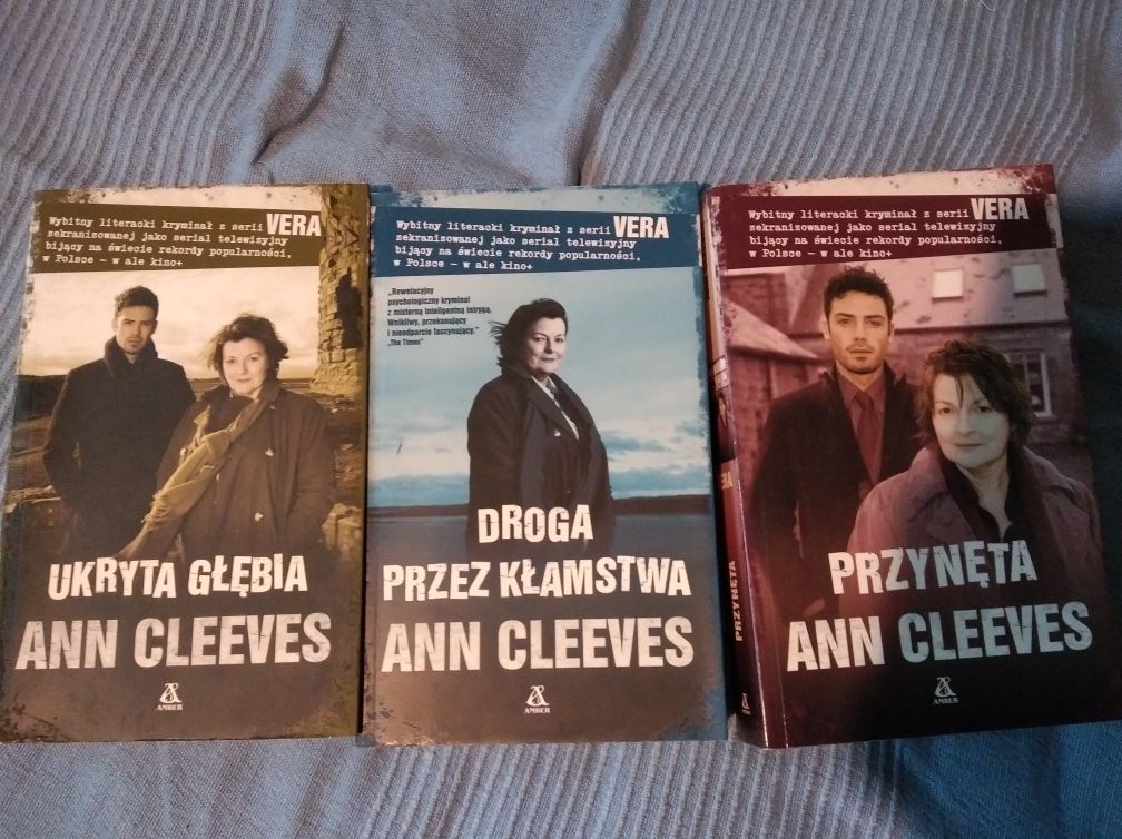 Książki Ann Cleeves Przynęta, Droga przez kłamstwa, Ukryta głębia