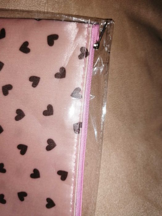 Kosmetyczka w serduszka, pudrowy róż