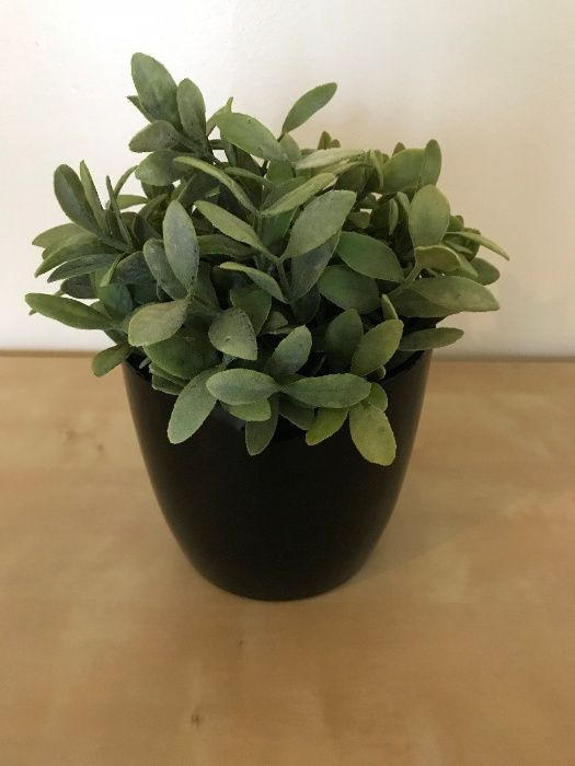 Planta artifical em vaso preto - Ikea