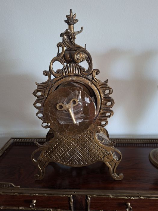 Antiguidade Relógio de bronze e ferro fundido antigo