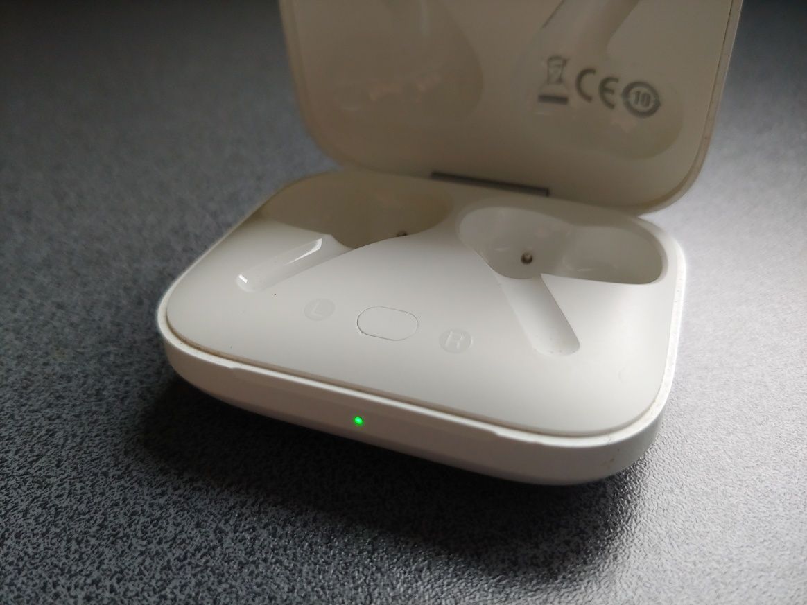 Зарядный кейс Oneplus Buds Pro