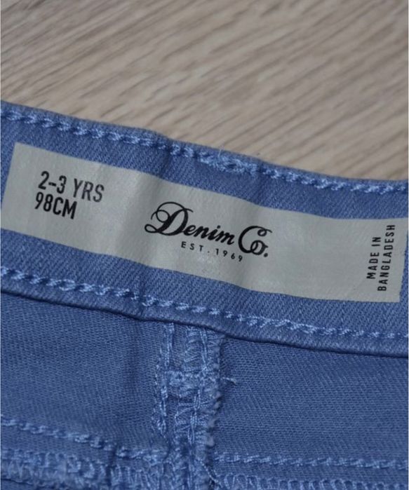 Блакитні шорти, чіно, чиносы