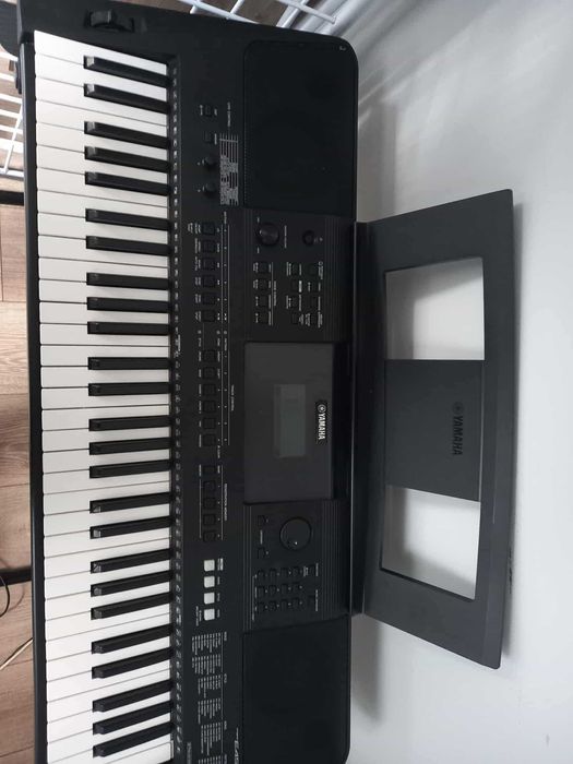 Keyboard yamaha e453
