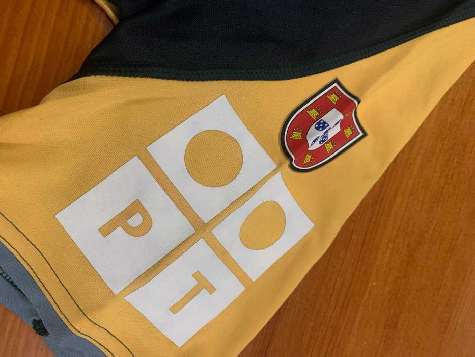 Camisola assinada por Cristiano Ronaldo aos 17 anos 2002/2003