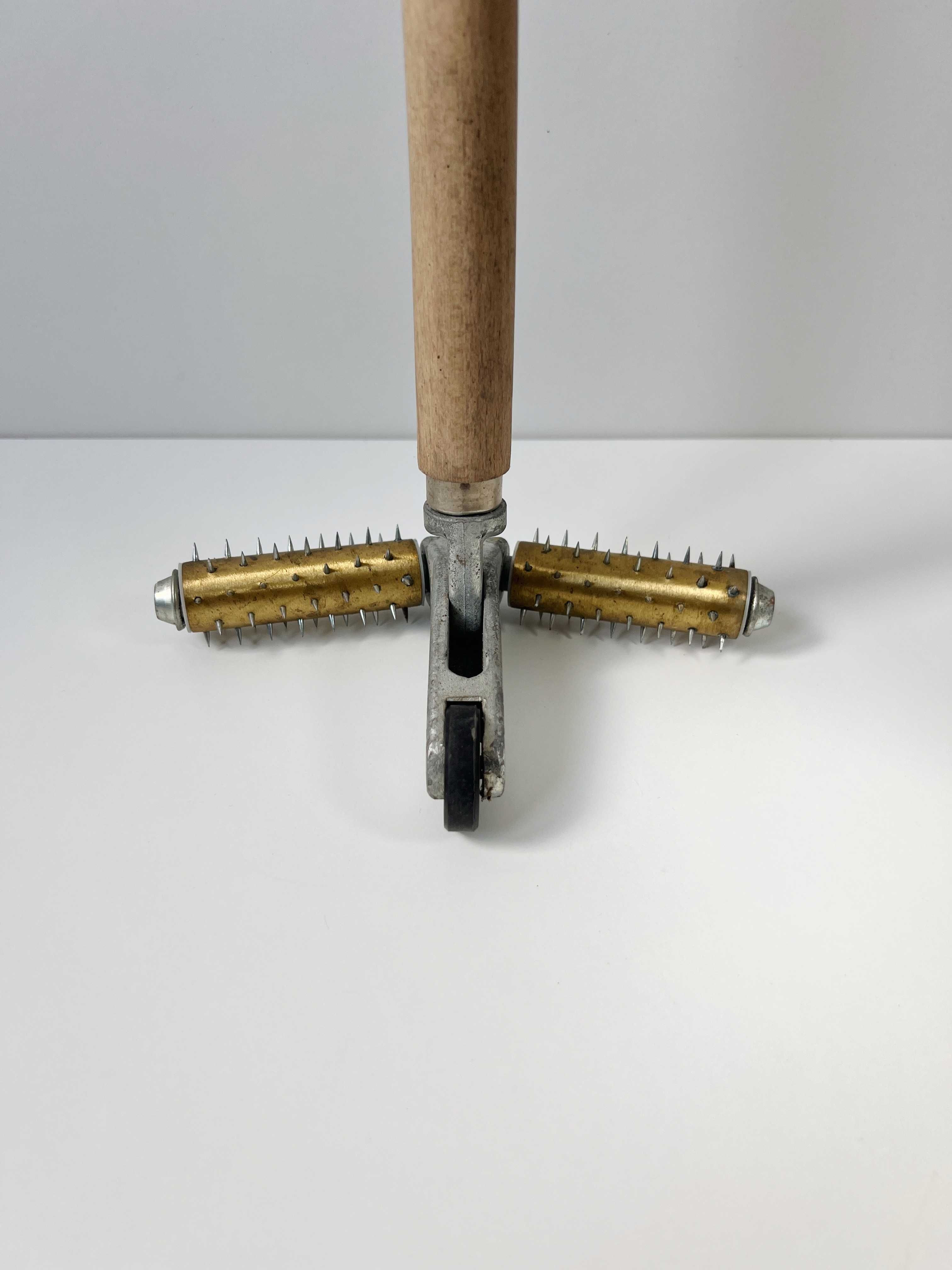 Wałek do perforacji tapet FRIEES wałek kolczasty/ perforator z kolcami