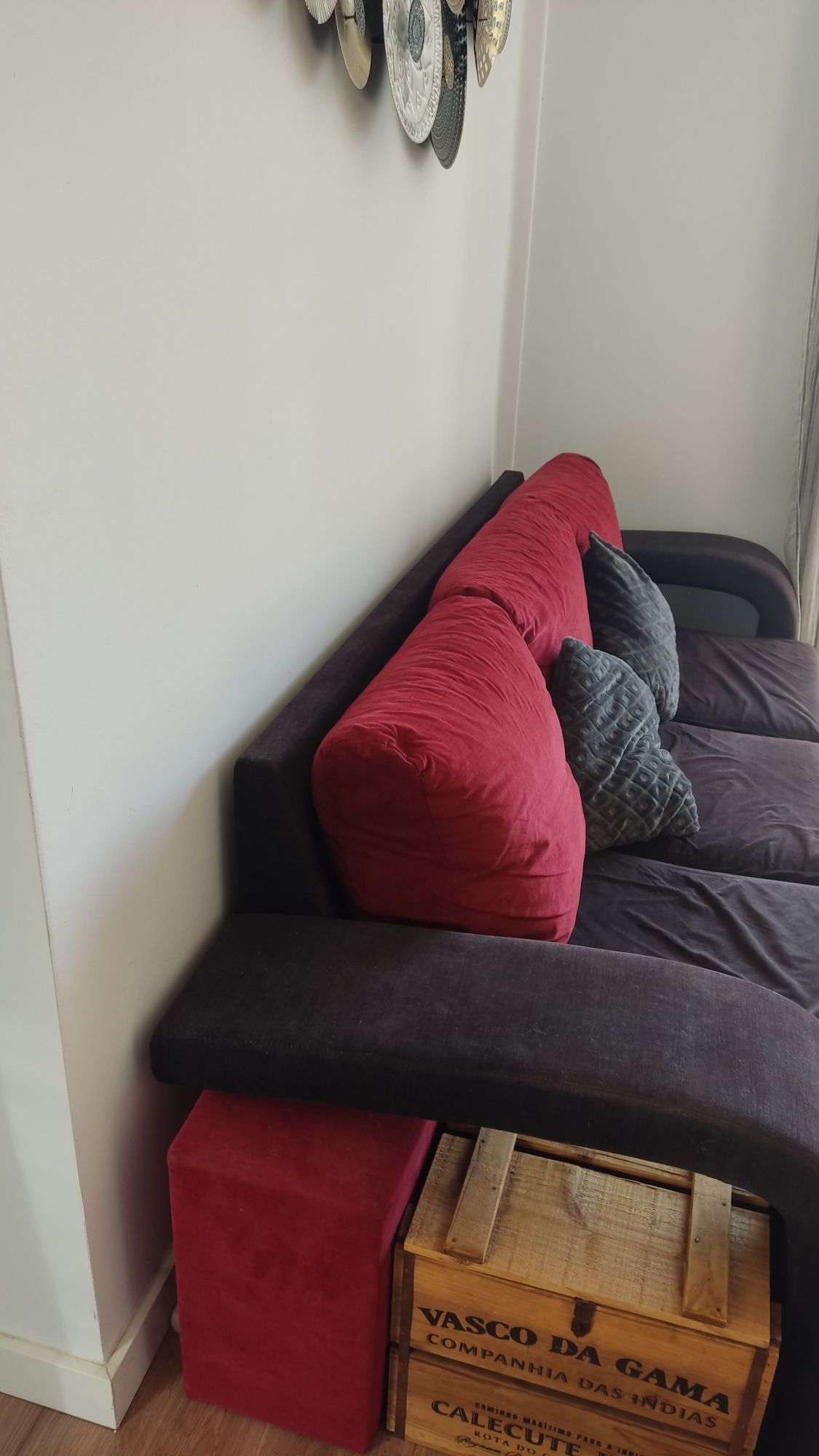 Sofá com chaise longe