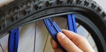 Wymiana dętki opony rowerowej serwis roweru Sochaczew