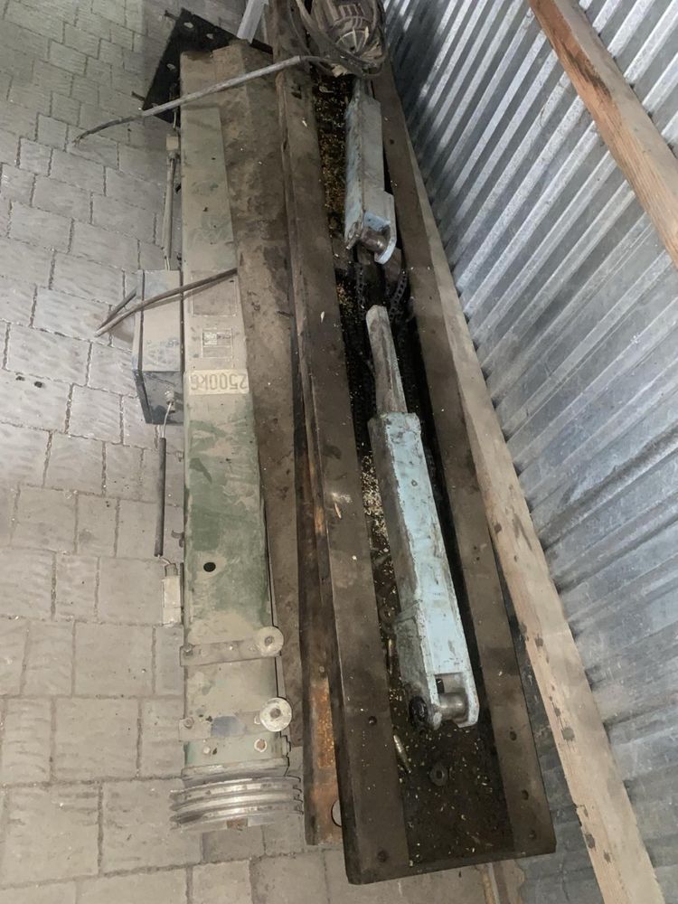 Підйомник автомобільний
