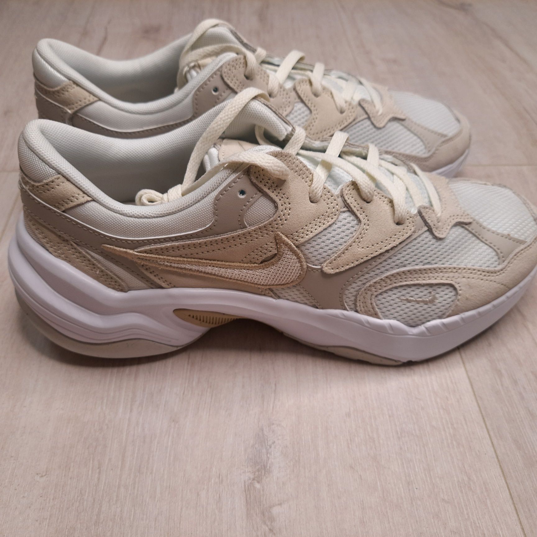 Кросівки Nike Al8 Zapatillas Beige FJ3794-100