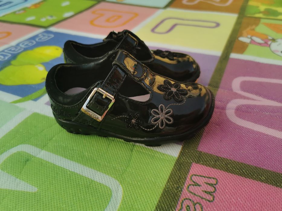 Skórzane lakierowane półbuty balerinki Clarks skóra naturalna 19 20