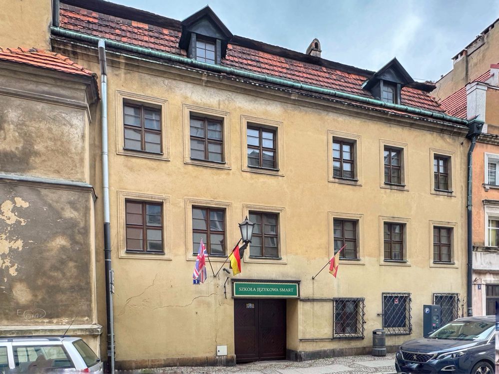 Narożna kamiennica przy ul. Długiej 6 - Trybunalskiej 1