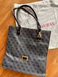 Mala grande Guess