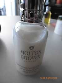 molton brown Oczyszczająca odżywka stymulująca wzrost włosów 50ml