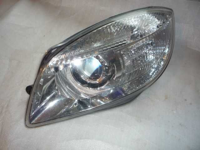 Lampa przednia  Skoda Fabia II  skrętna