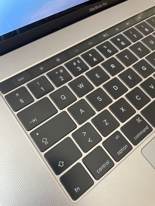 Macbook Pro 15” 512gb 16gb