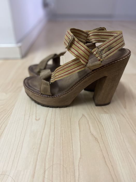 Sandálias da Xuz Handmade Lovers, tamanho 39, em madeira