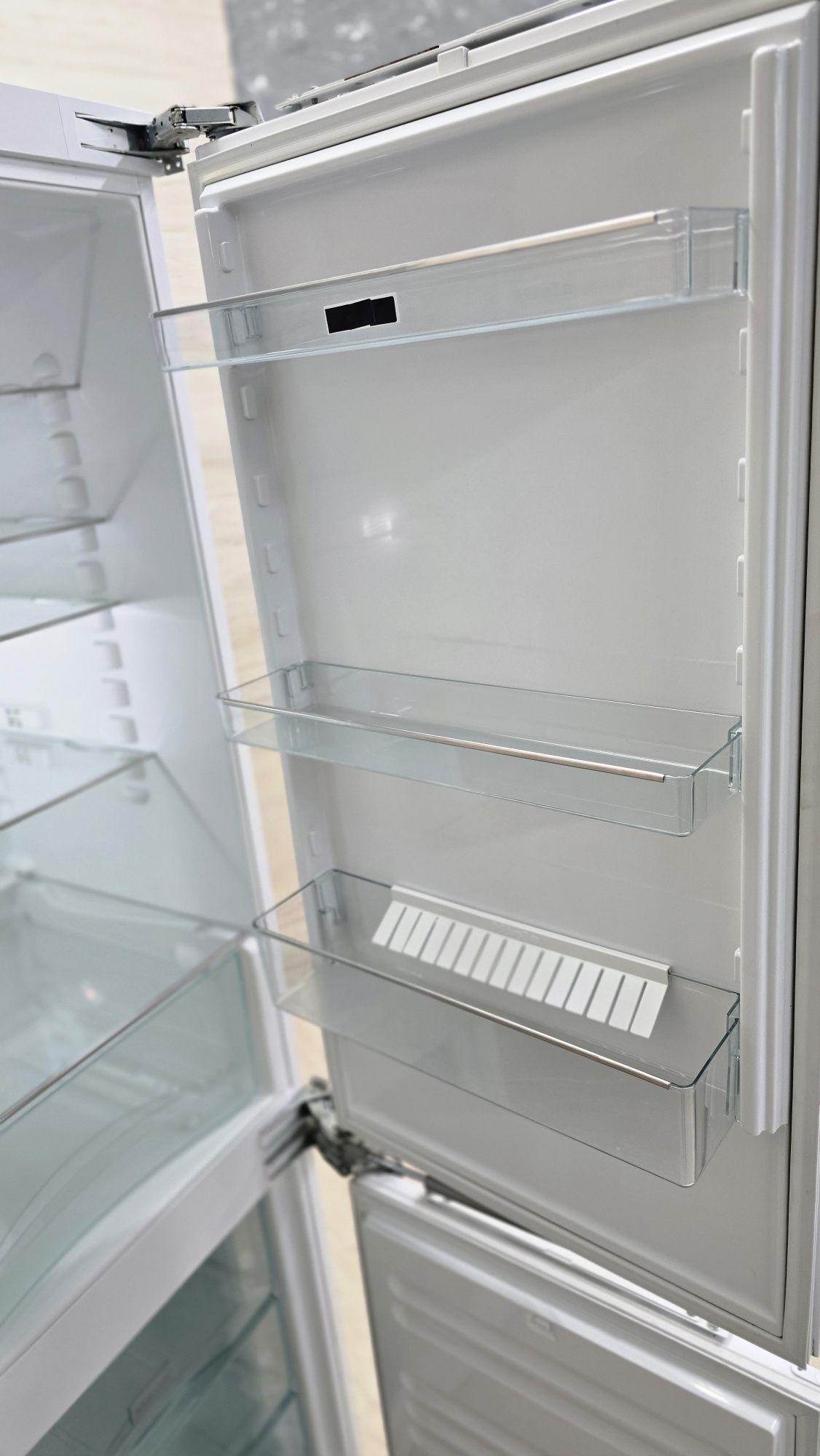 Вмонтований Холодильник Дотяги  Хороший стан Led NoFrost
