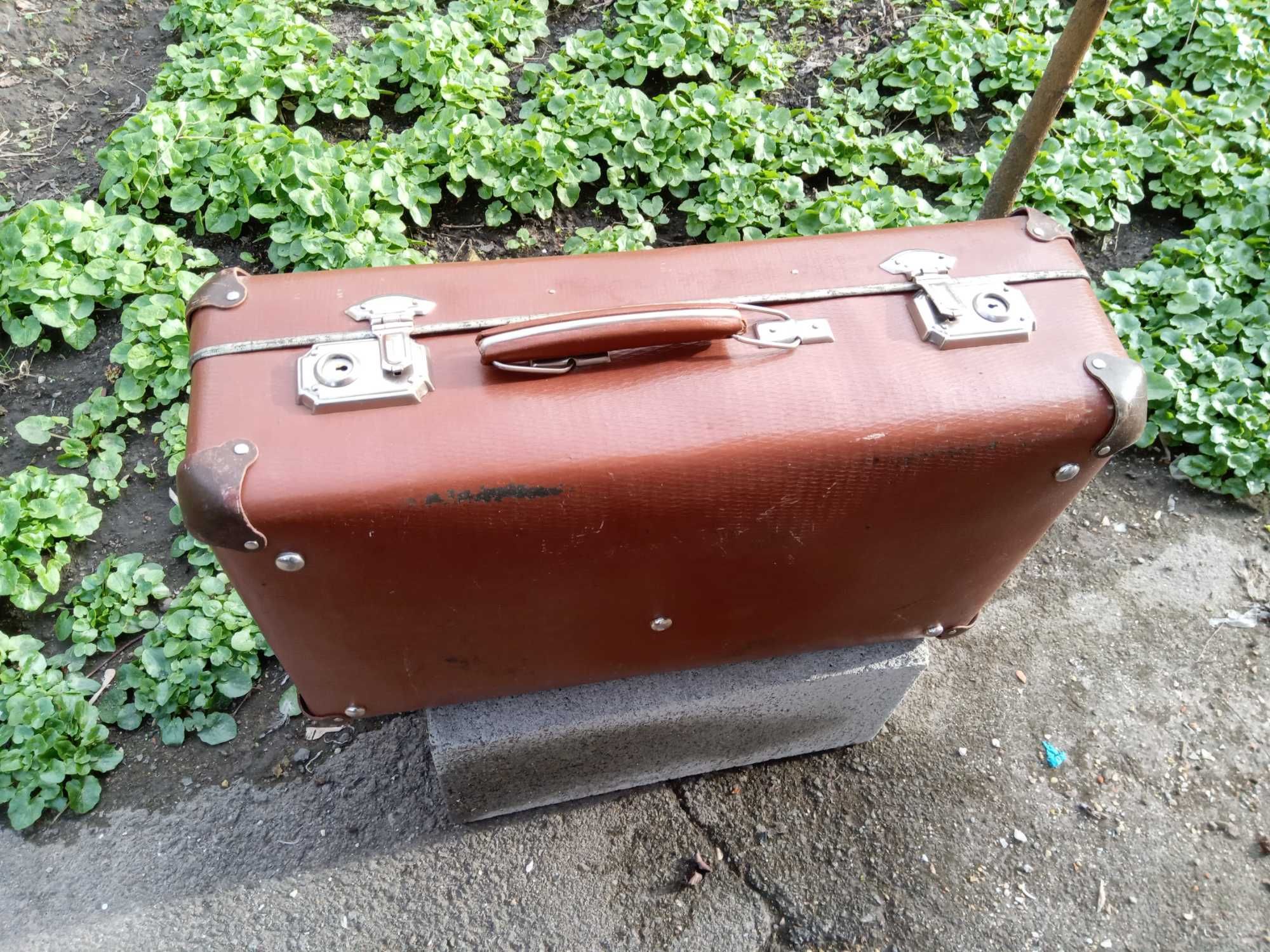 Чемодан винтажный / Vintage suitcase, International shipping available