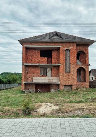 Продам будинок з земельною ділянкою на заході України