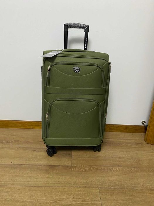 wings валіза чемодан на 4колесах Польша