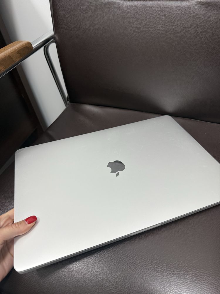 Used Macbook pro 16 i7 16/512 2019