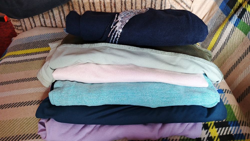 Продам женскую одежду лотом,читайте описаних.