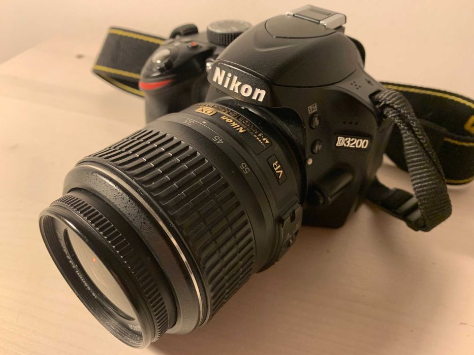 Lustrzanka Nikon D3200 z obiektywem Nikkor 18-55