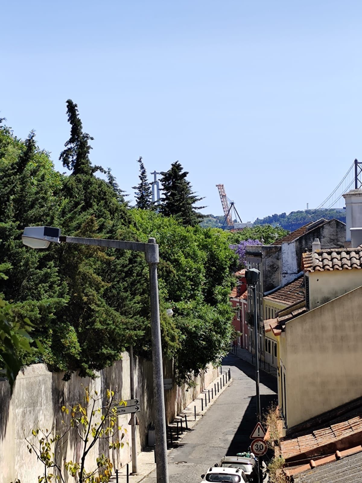Arrenda-se T1 Lisboa . Estrela . Tapada das Necessidades