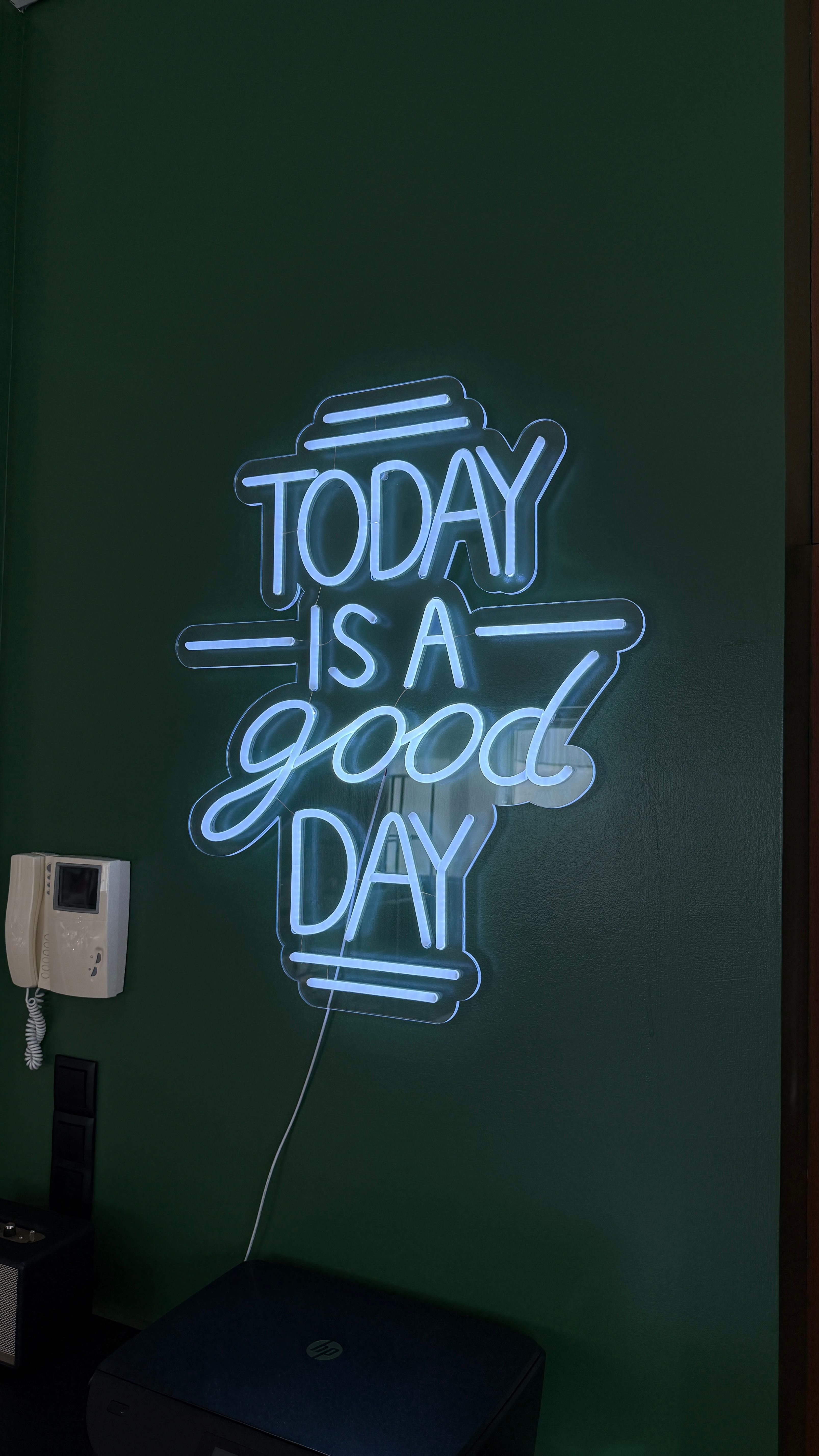 Néon "Today is a good day" em LED branco
