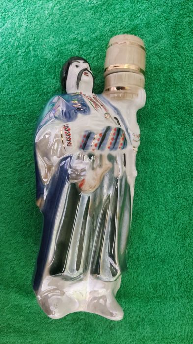 Козак з бочонком штоф.Порцеляна.